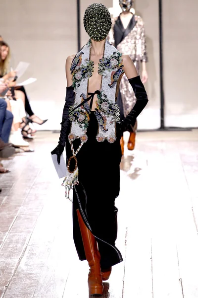 Look 17